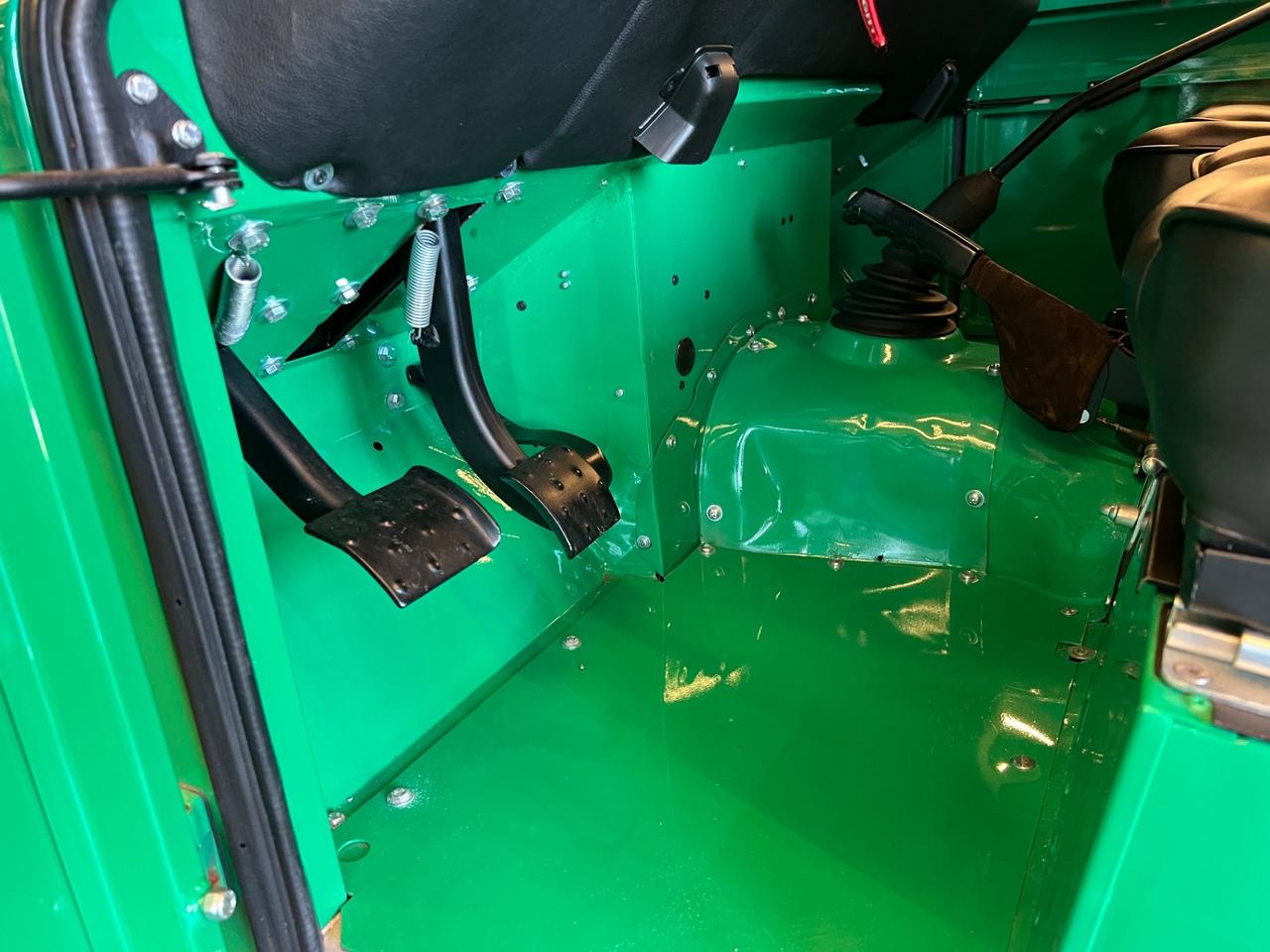 Land Rover Defender Series 109 V8 3