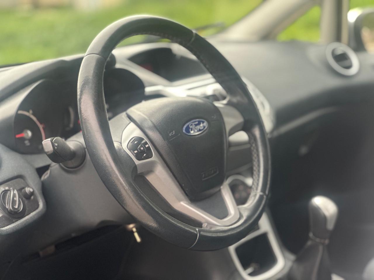 Ford FIESTA 1.4 DIESEL 2011 - GANCIO E CARRELLO