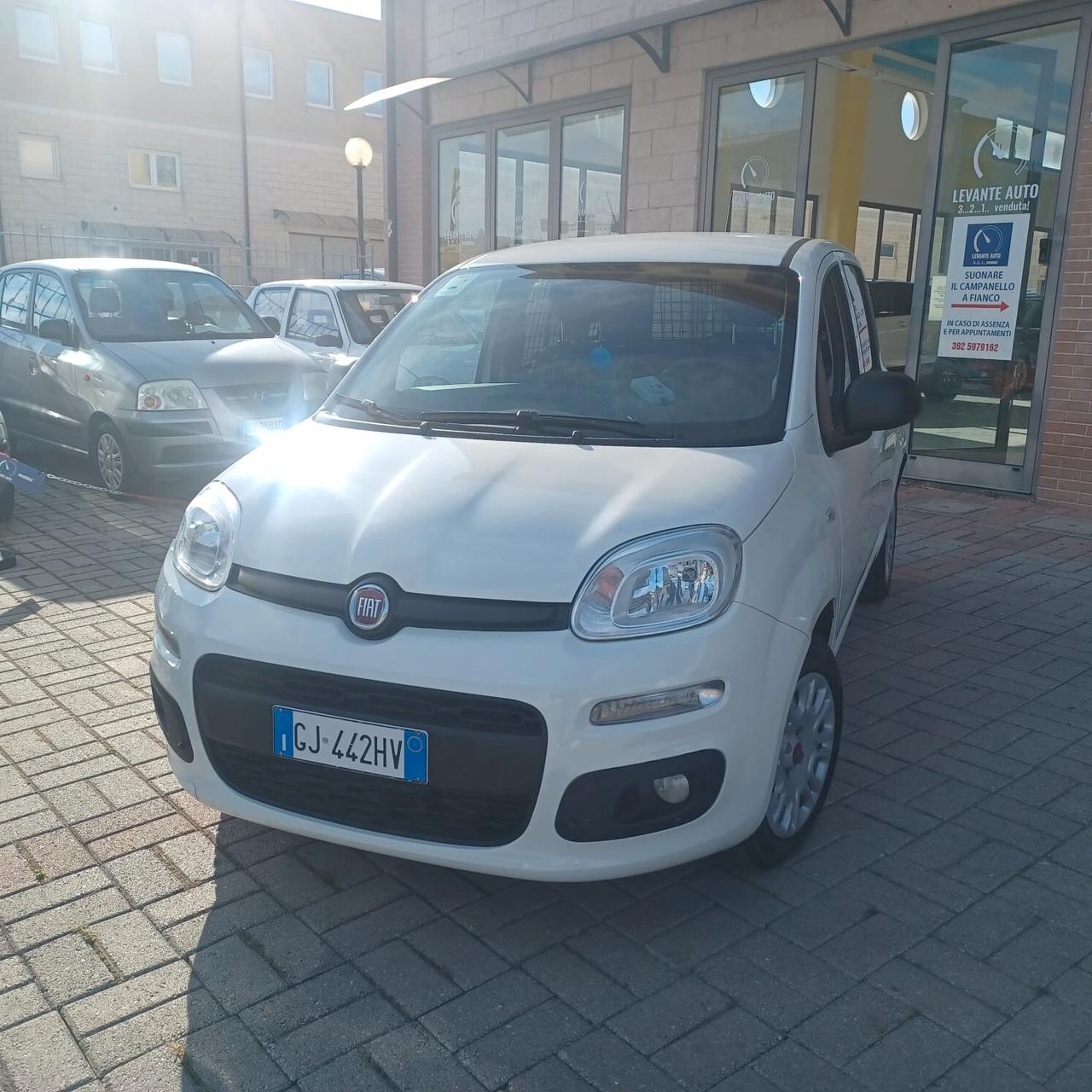 35188KM FIAT PANDA VAN 1.0 HYBRID IVA ESPOSTA