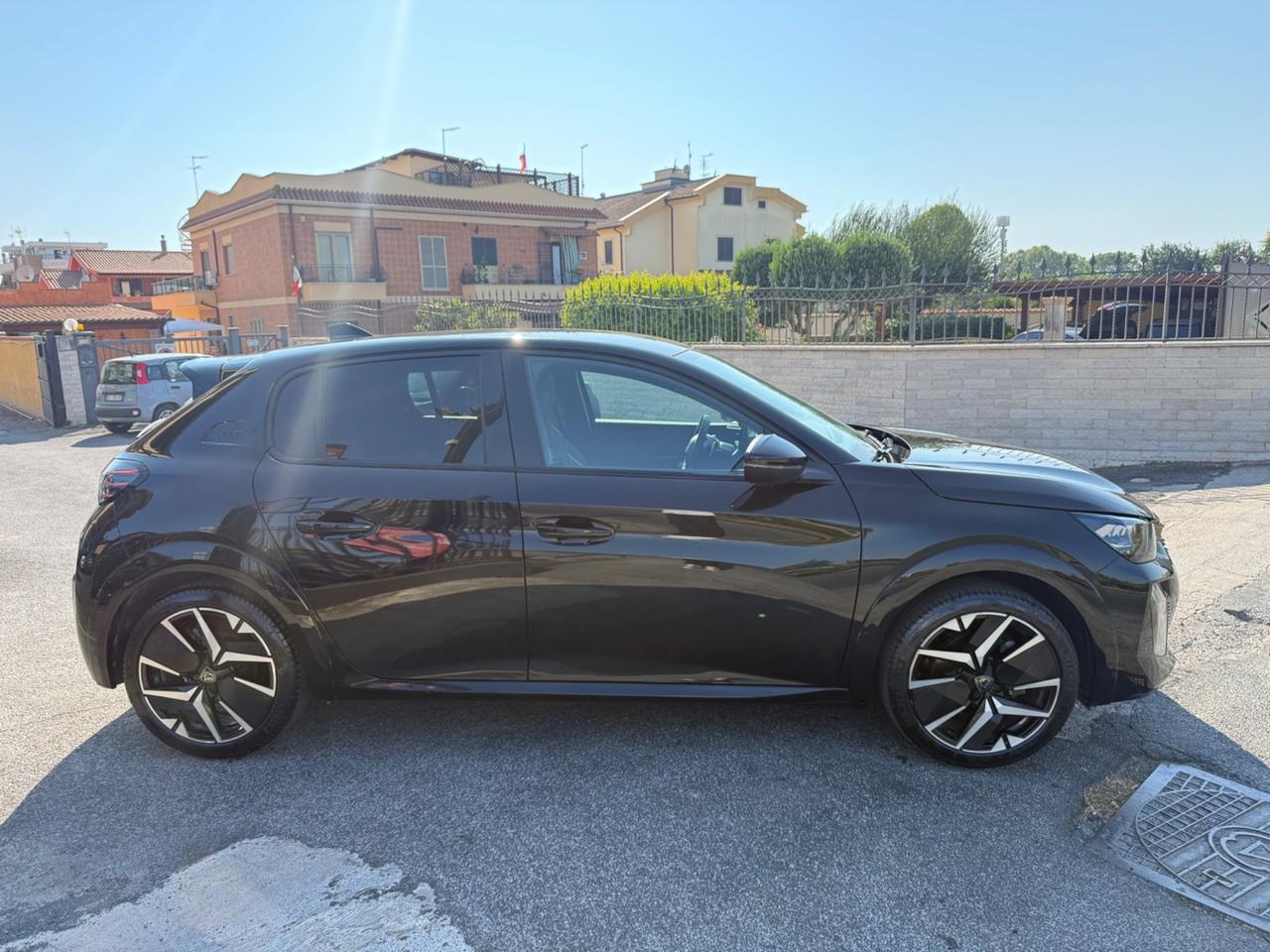 Peugeot 208 Hybrid 145 e-DCS6 GT Nero Perla