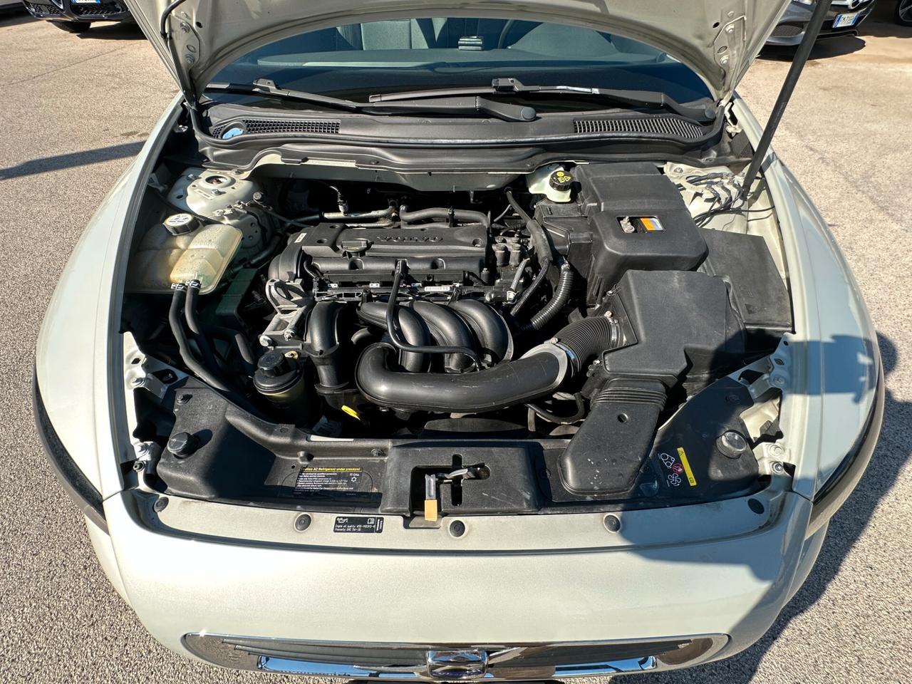 VOLVO C30 1.6 Momentum