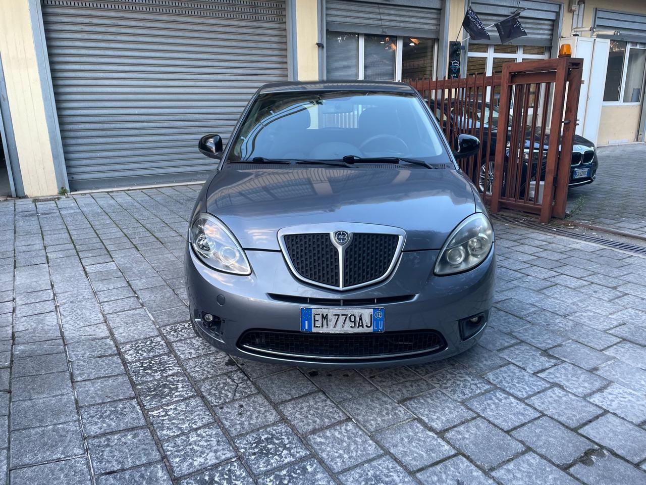 Lancia Ypsilon 1.3 MJT 75 CV Unyca
