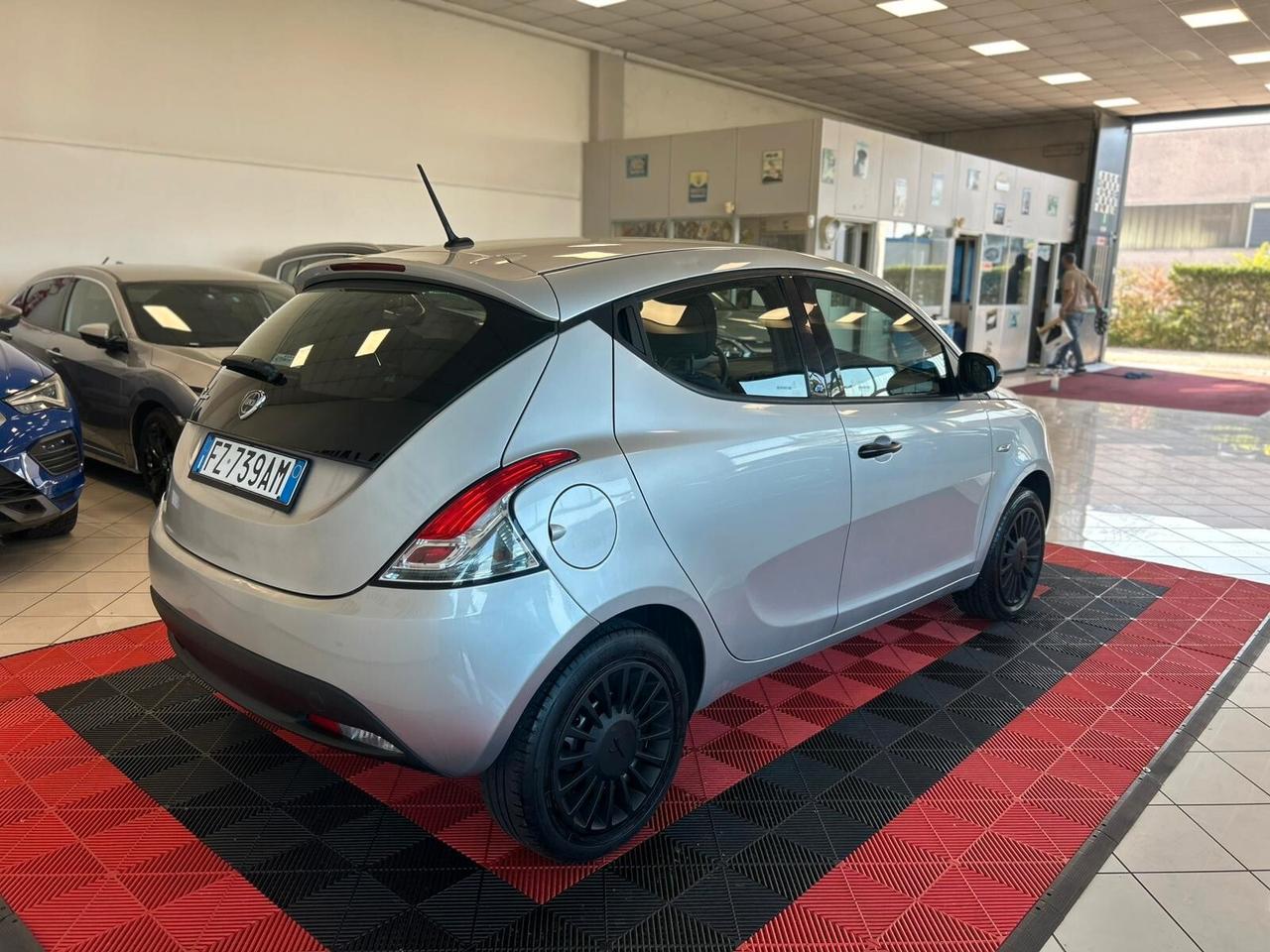 Lancia Ypsilon 1.2 69 CV 5 porte S&S Gold