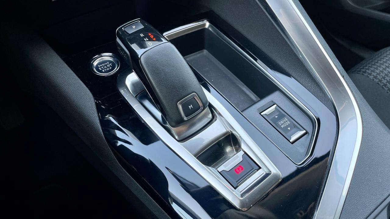 Peugeot 3008 BlueHDi 130 S&S EAT8 Active V. Cockpit Led