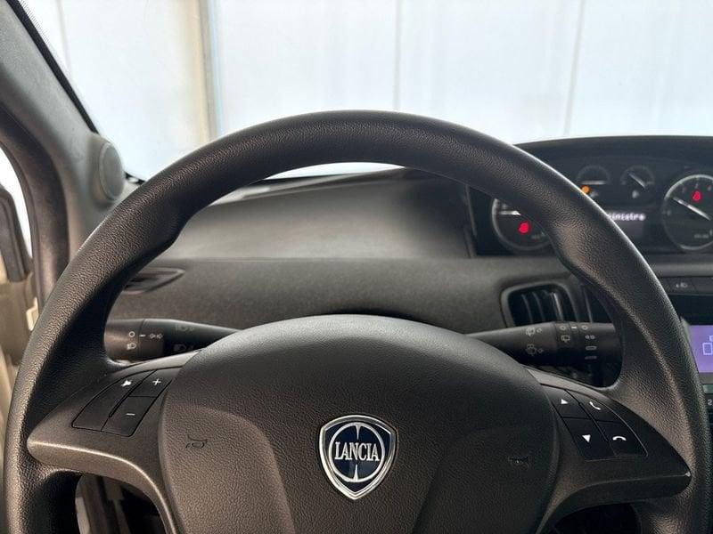 Lancia Ypsilon Ecochic 1.0 70cv Firefly Hybrid S&S Silver