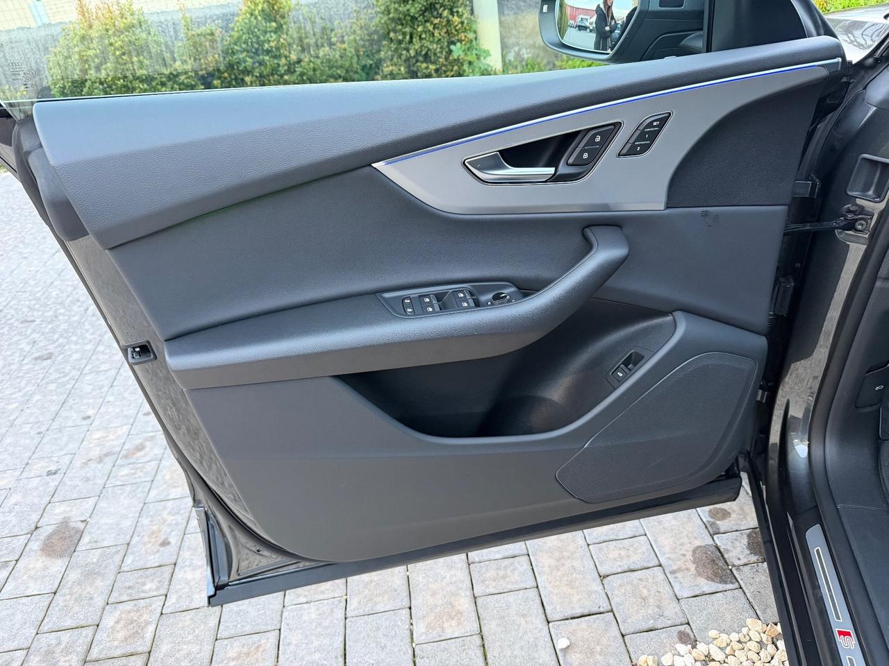 Audi Q8 SUV TDI quattro 210 kW tiptronic S line edition TETTO