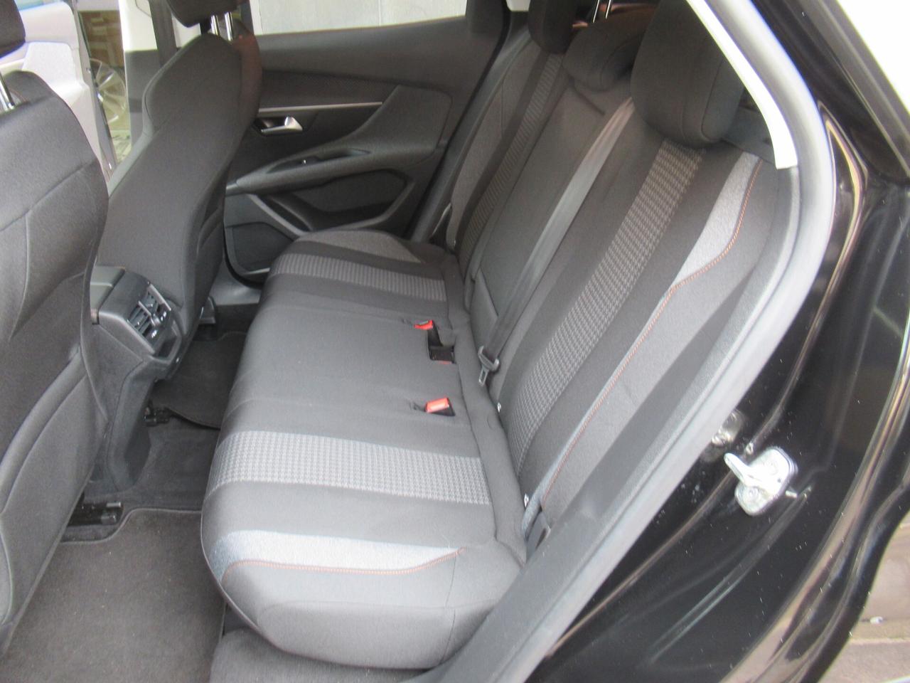 Peugeot 3008 BlueHDi 130 S&S Business