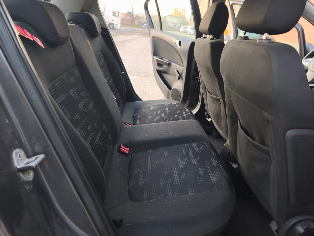 Opel Corsa 2011----1.2 Benzina Neopatentati