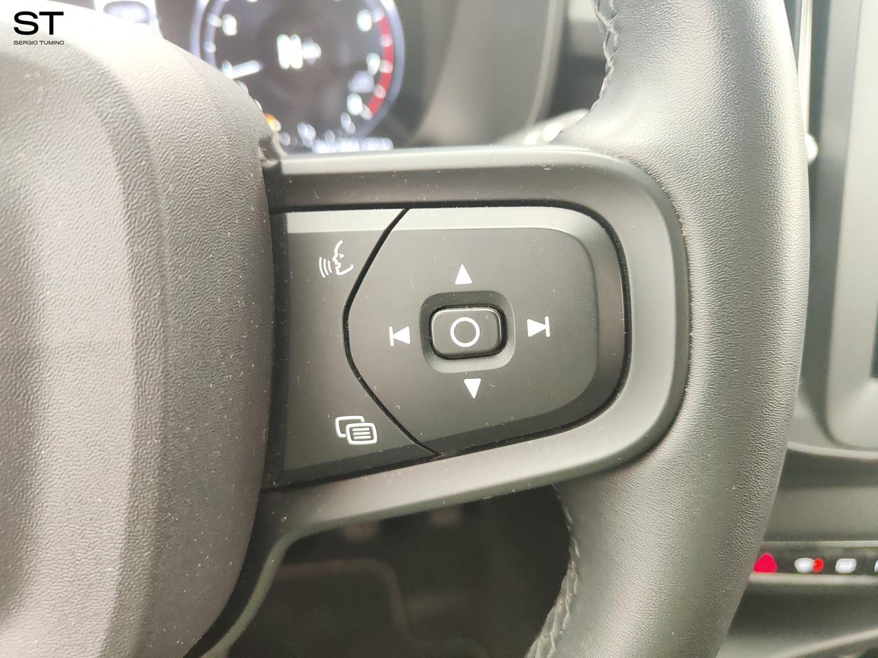 VOLVO XC40 (2017-->) - XC40 T2 Essential
