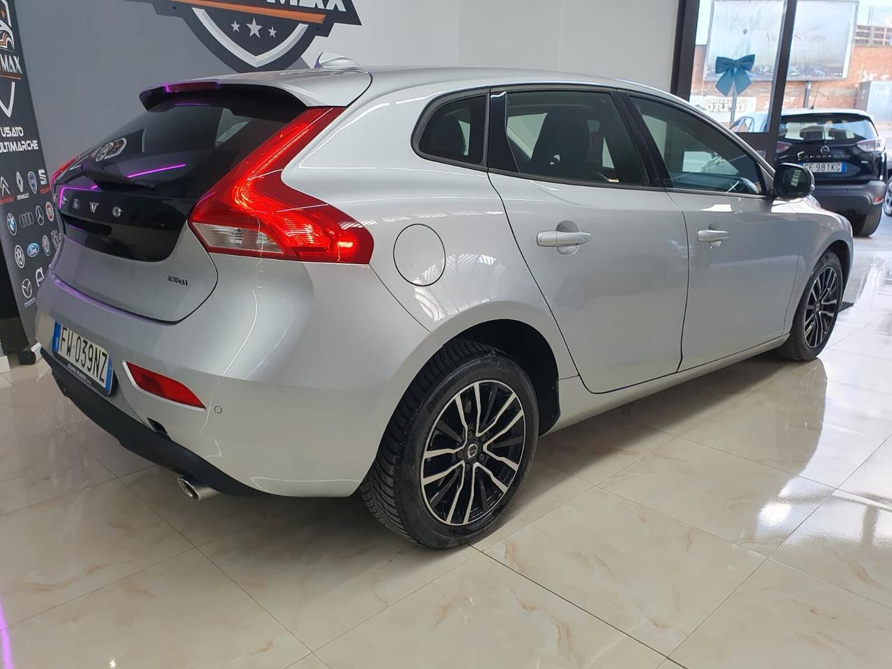 Volvo V40 D2 2.0 Geartronic 120cv R-design 2019