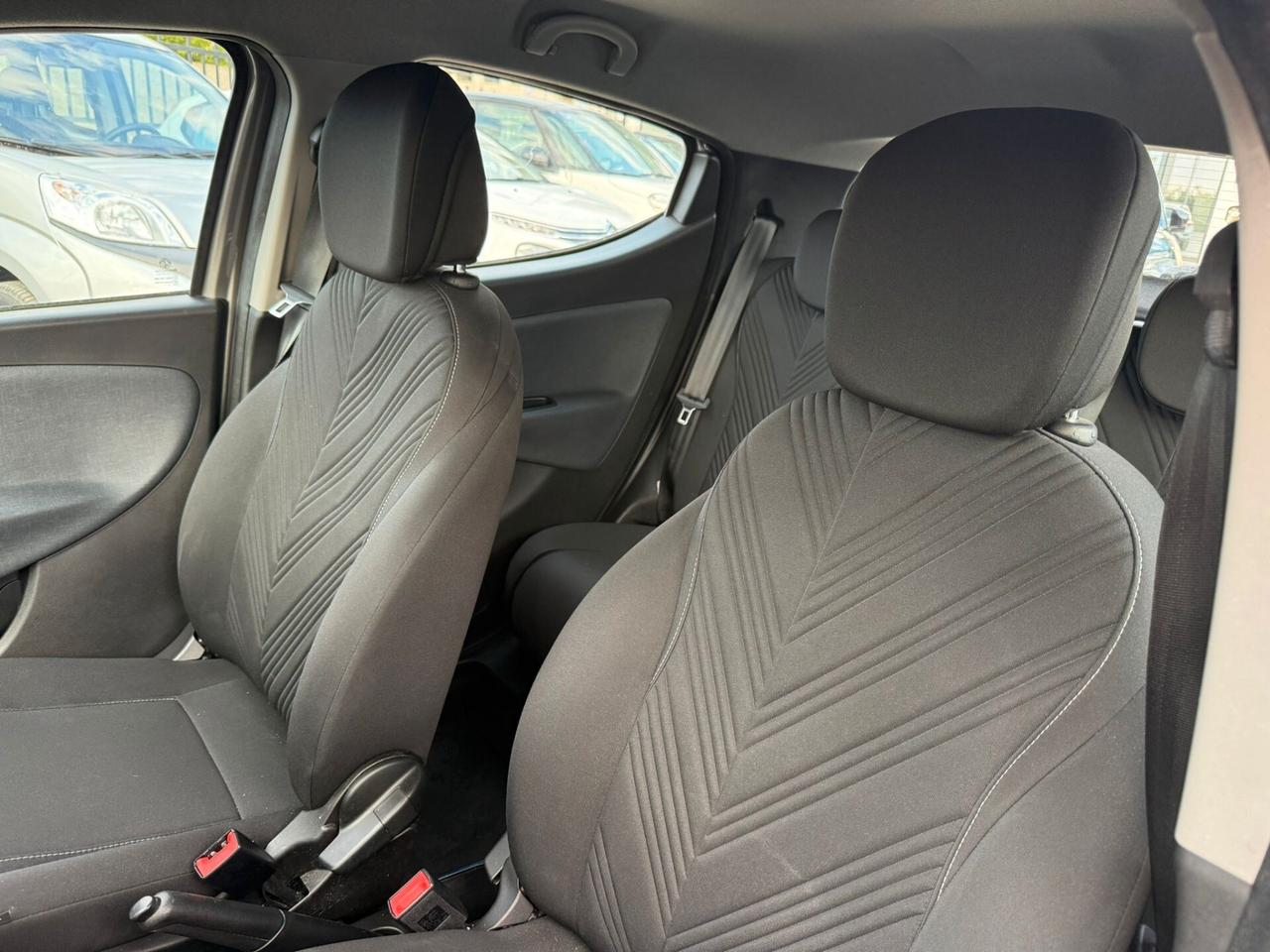 Lancia Ypsilon 1.0 FireFly 5 porte 70 CV S&S Hybrid Ecochic Gold