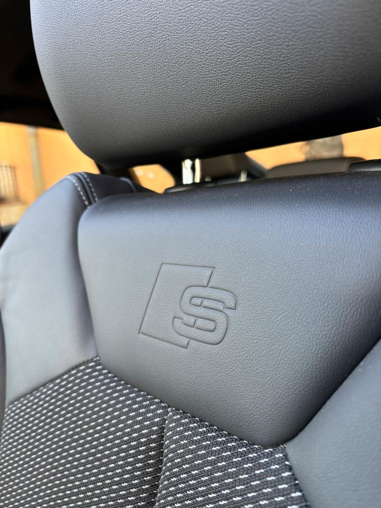 Audi Q3 35 TDI S tronic line edition//