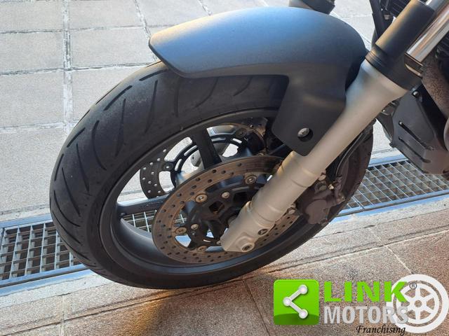 YAMAHA MT-03 .