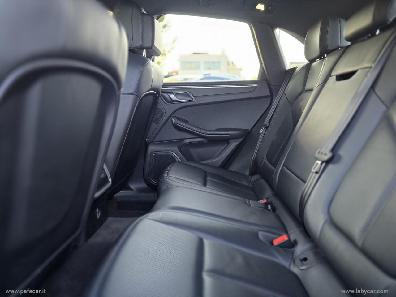 PORSCHE Macan 2.0 T