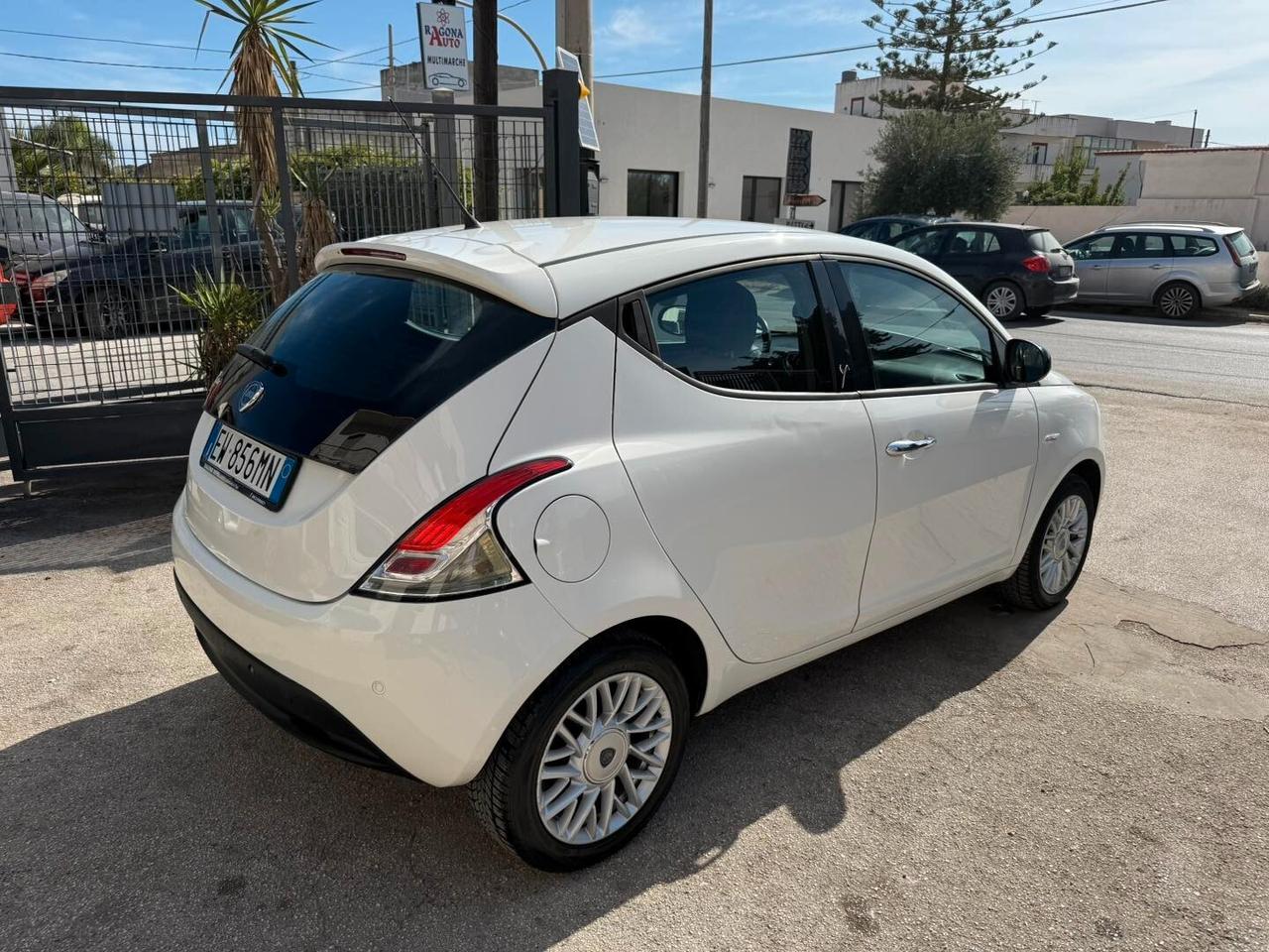 Lancia Ypsilon 1.2 69 CV 5 porte S&S Gold
