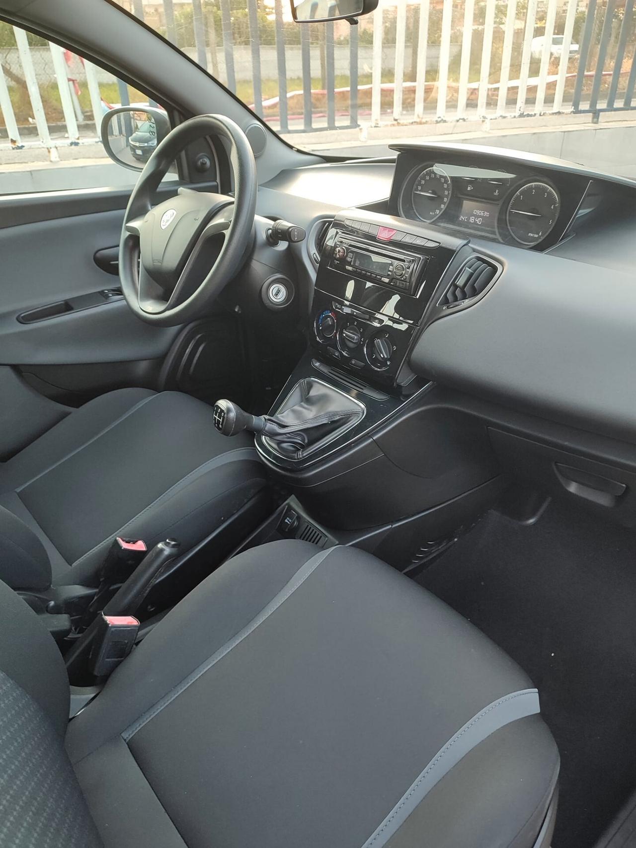 Lancia Ypsilon 1.3 MJT 16V 95 CV 5 porte S&S Silver