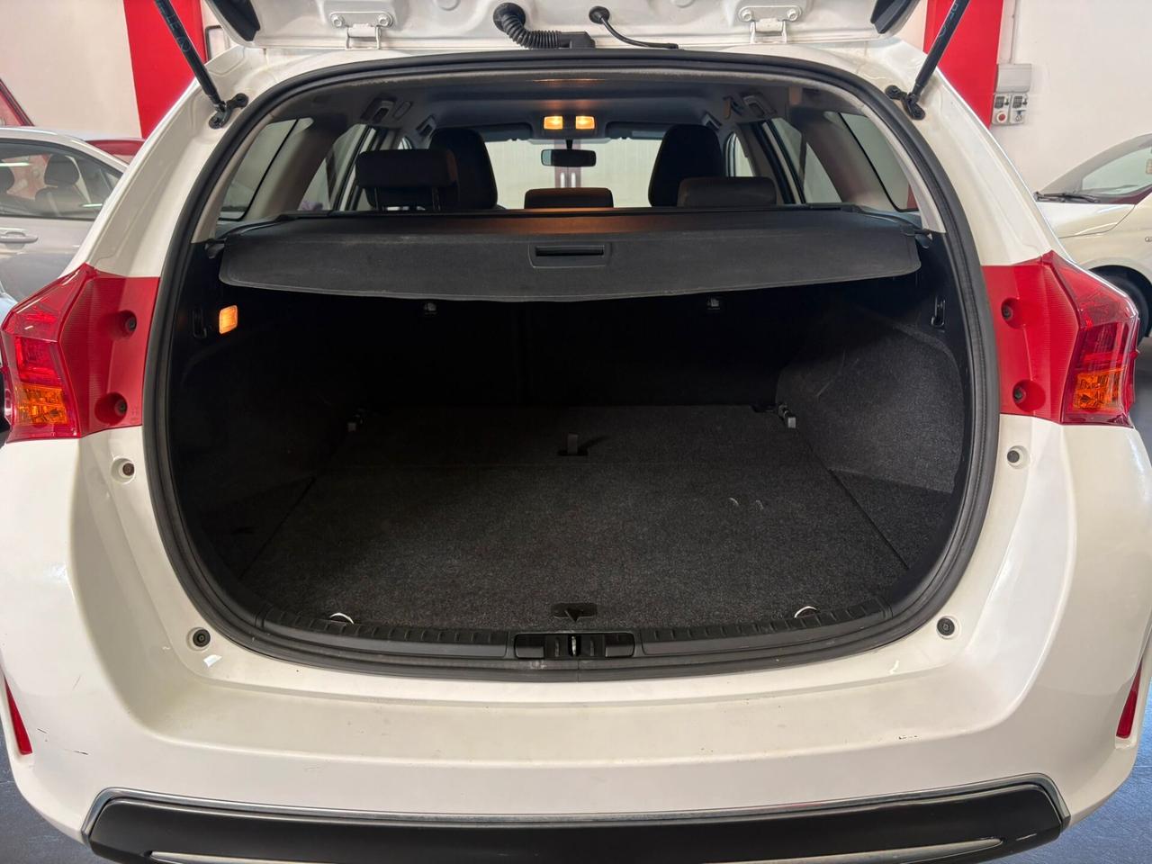 Toyota Auris Touring Sports 1.8 Hybrid Lounge