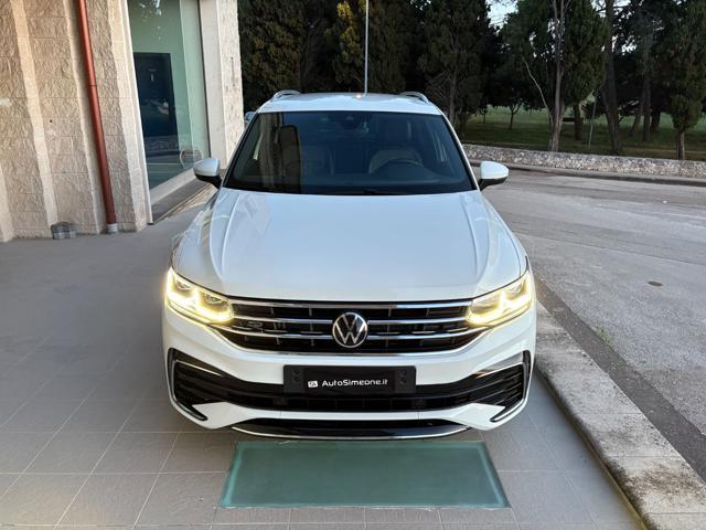 VOLKSWAGEN Tiguan 2.0 TDI 150 CV SCR DSG R-Line LUCI AMBIENTE