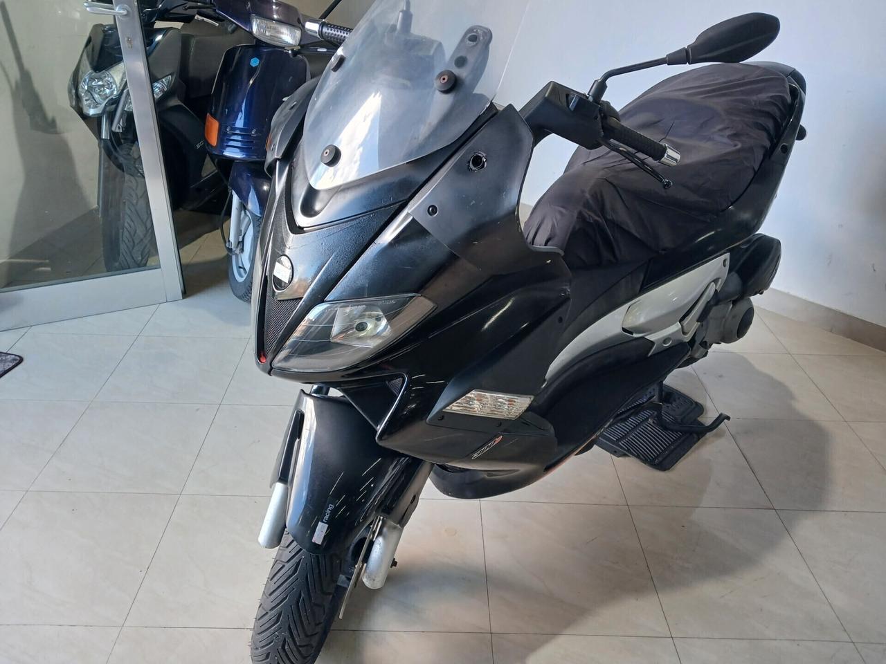 Aprilia SR Max 300