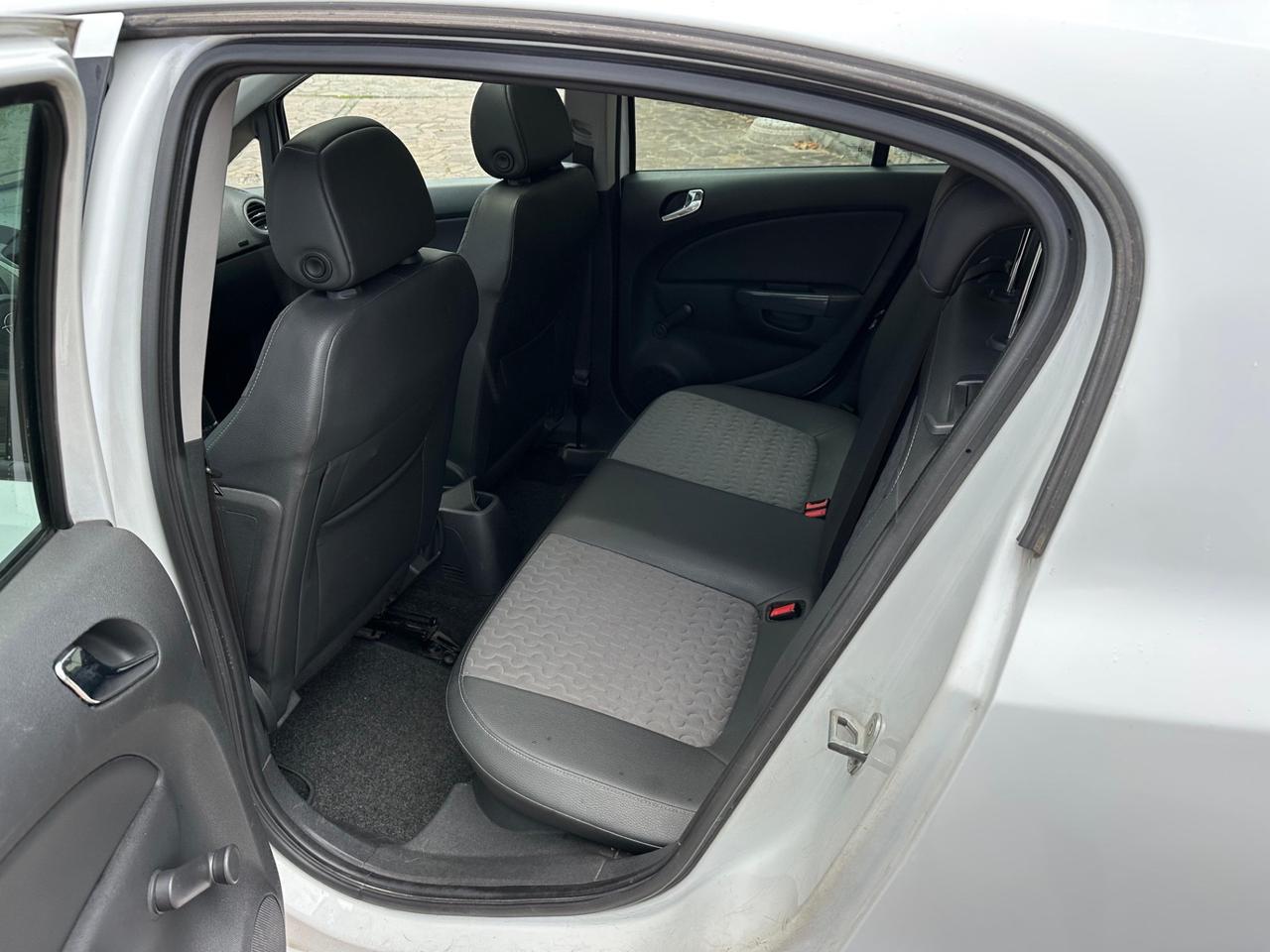 Opel Corsa 1.2 5 porte Cosmo NEOPATENTATI