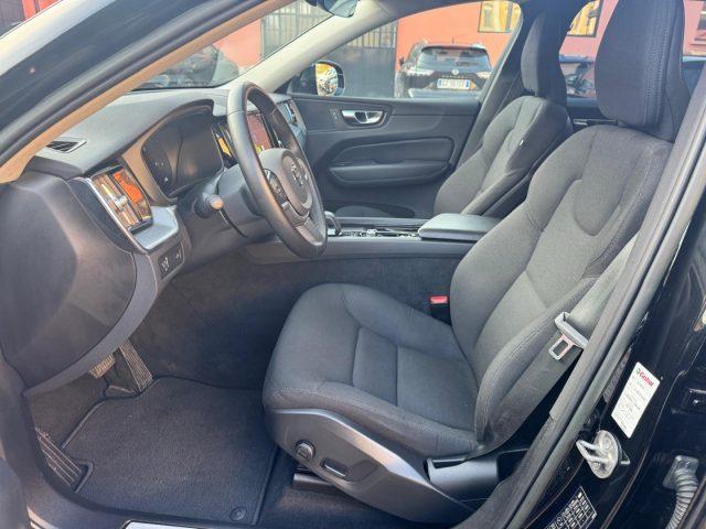 VOLVO XC60 B4(d) 197CV AUT. Mom.Core (AUTOCARRO N1)