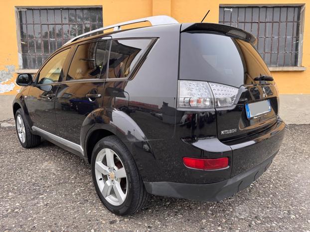 MITSUBISHI Outlander 7 posti 2.0 DI-D Intense DP