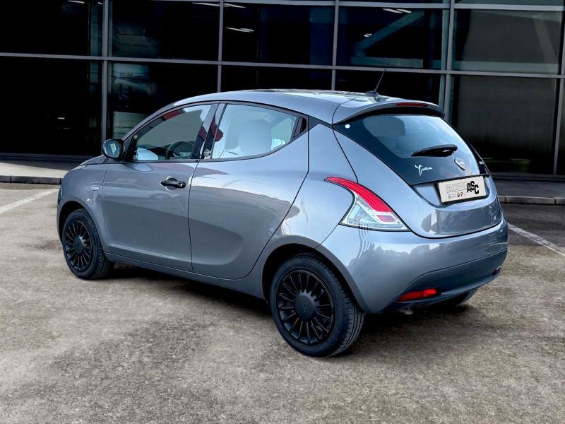 Lancia Ypsilon 5 Porte 1.0 hybrid Gold s&s 70cv ADATTA NEOPATENTATI