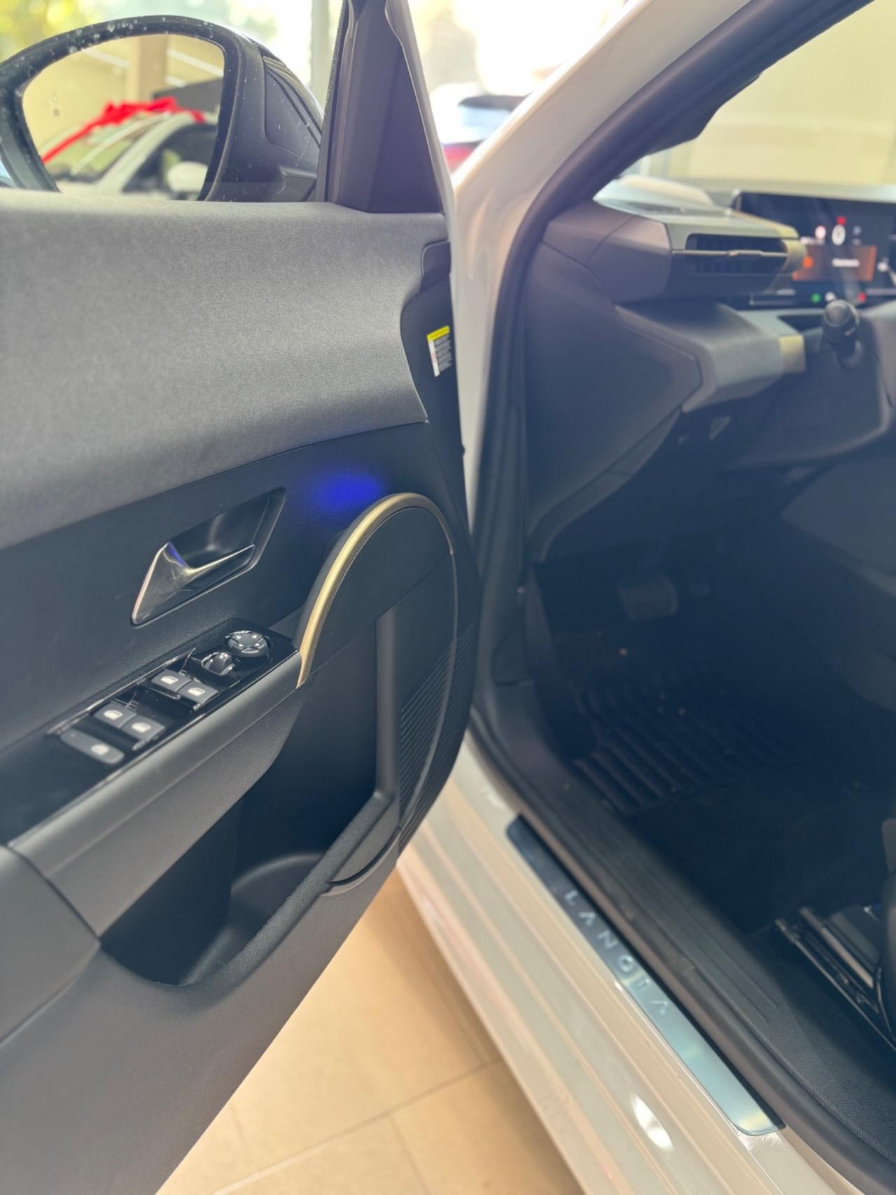 Lancia Ypsilon Hybrid e-DCT km 0