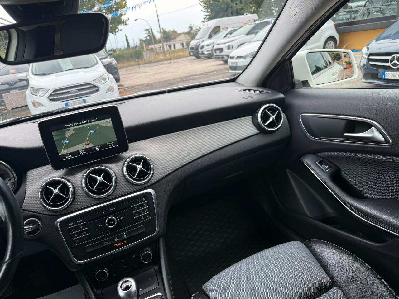 " DA VETRINA " Mercedes-benz GLA 180 d Business