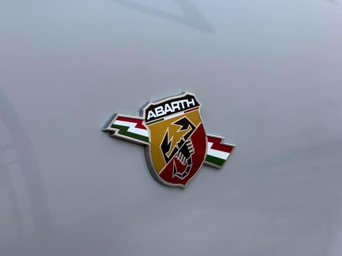 Abarth F595 1.4 Turbo T-Jet 165 CV