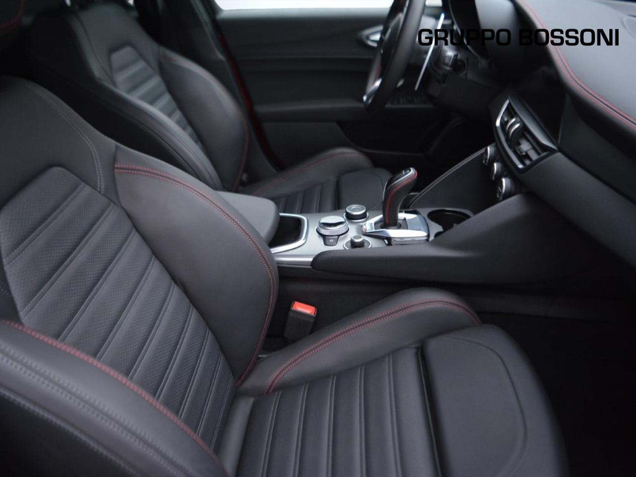 Alfa Romeo Giulia 2.0 turbo 280cv competizione q4 at8