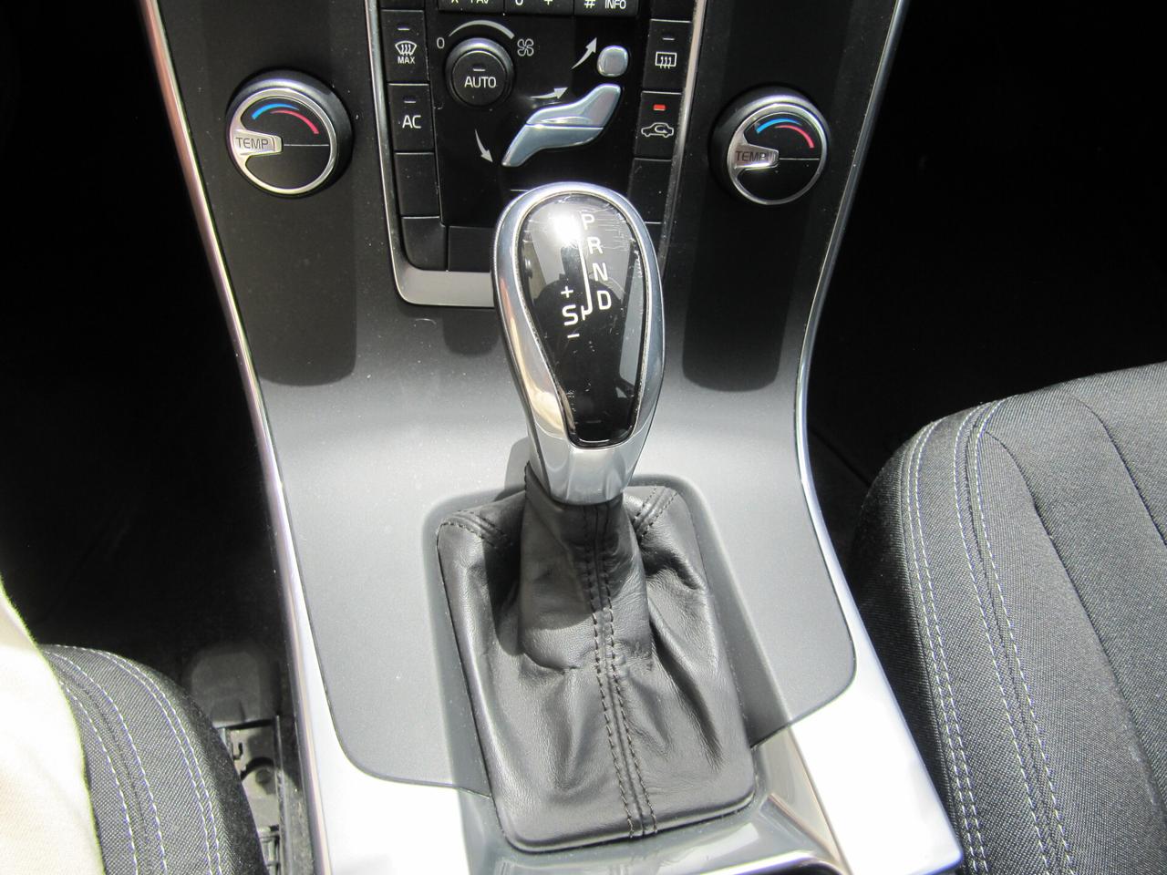 Volvo V60 D4 R-design Kinetic - AUTOMATICO