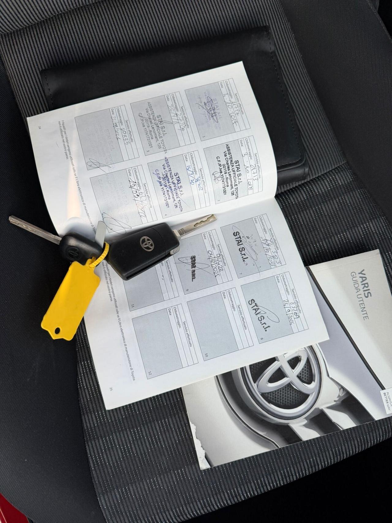 Toyota Yaris 1.3 5 porte trend red edition