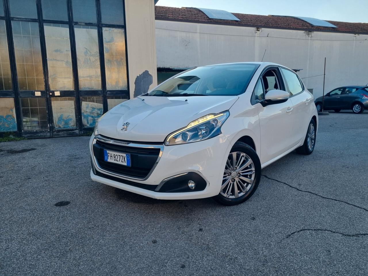 Peugeot 208 PureTech 82 5 porte Allure