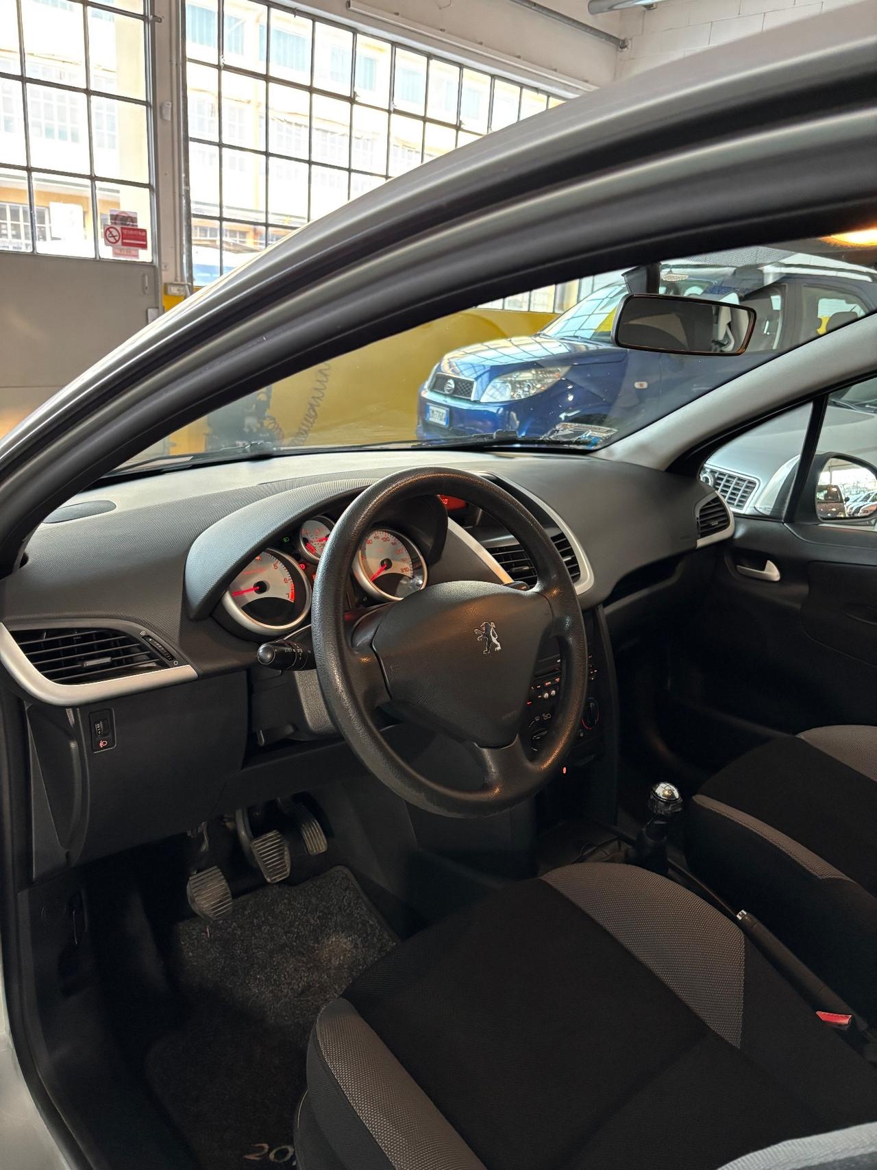 Peugeot 207 1.4 8V 75CV 3p. X Line