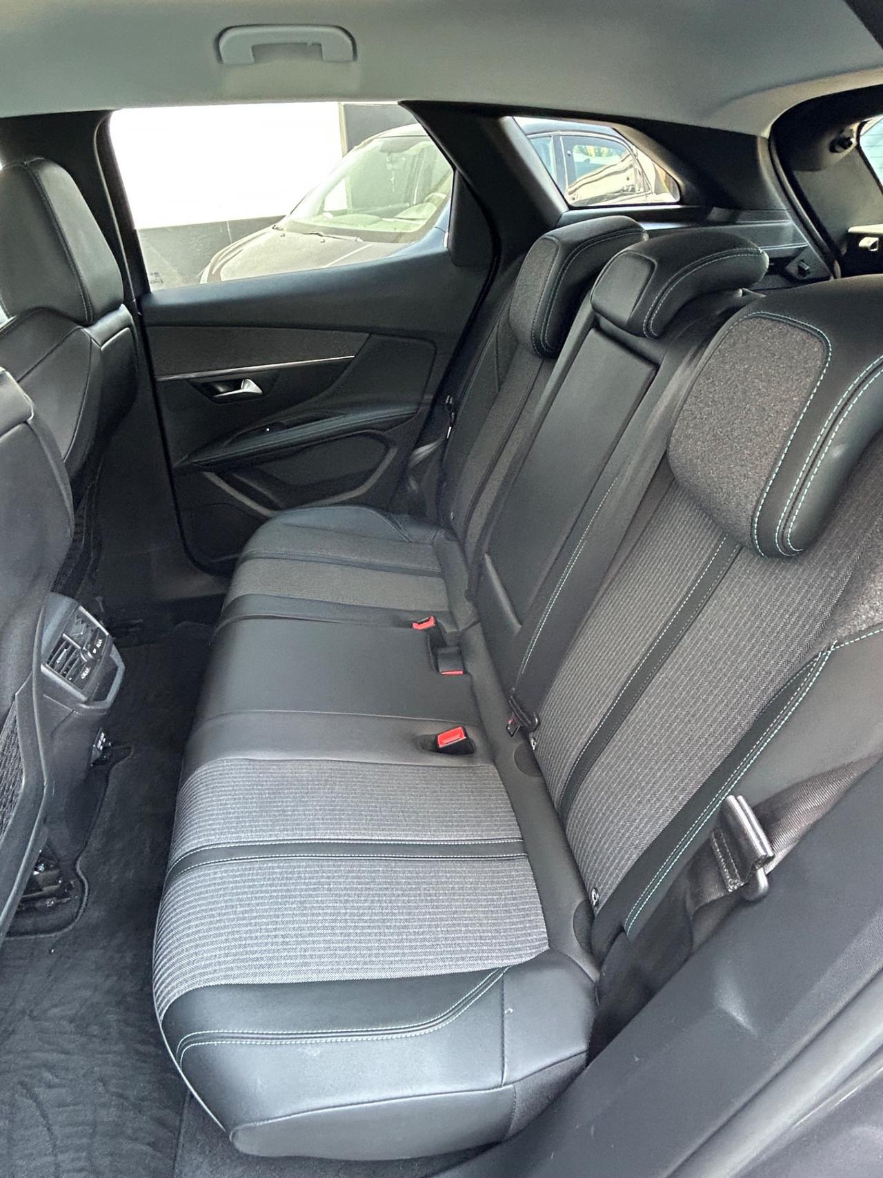 Peugeot 3008 BlueHDi 130 S&S EAT8 Allure