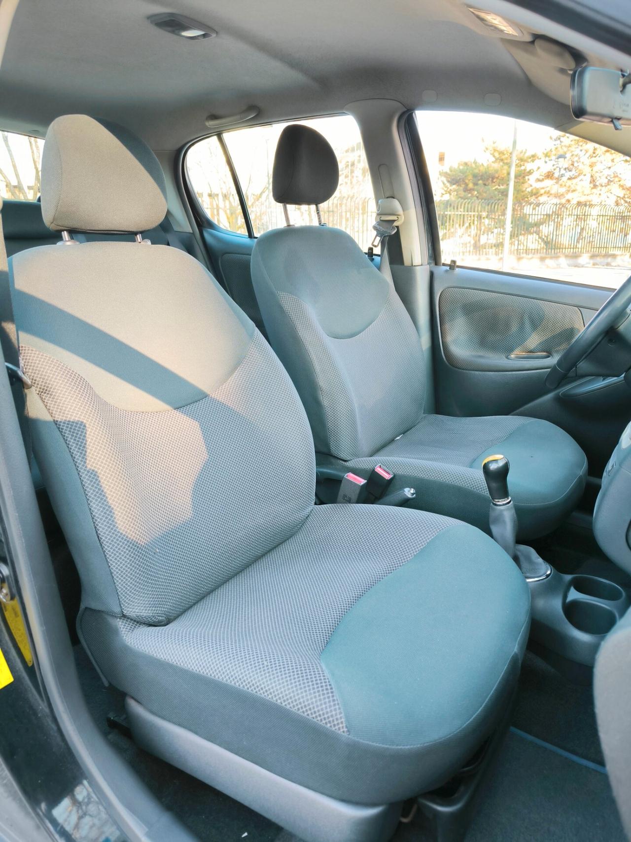 Toyota Yaris 1.0i 16V cat 5 porte Sol