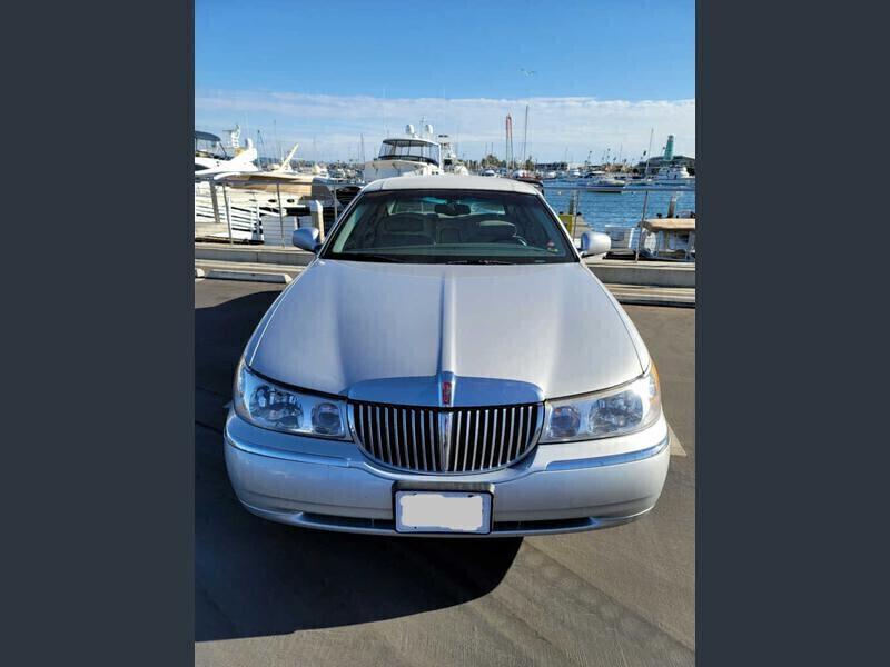 Altro Seleziona LINCOLN TOWN CAR