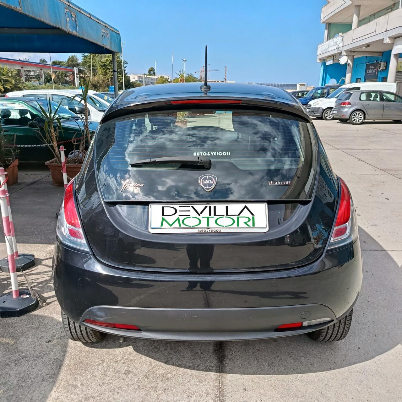 Lancia Ypsilon 1.0 FireFly 5 porte S&S Hybrid Silver