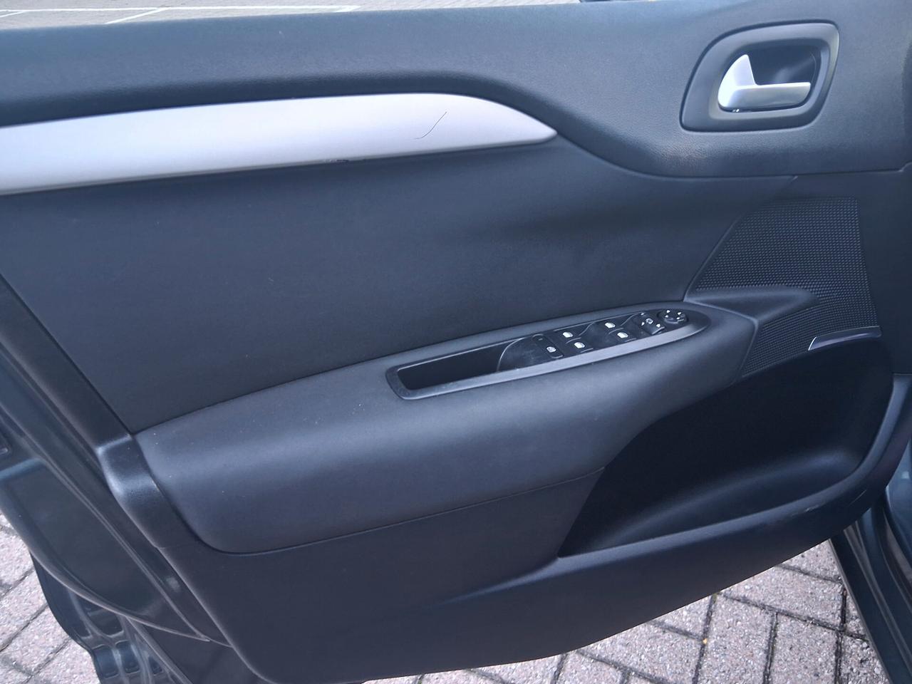 Citroen C4 1.4 VTi 95 Seduction..CELL 320 147 1147 WUATSAPP 3276540940