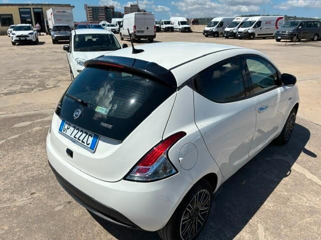 Lancia Ypsilon 1.0 FireFly 5 porte S&S Hybrid Gold