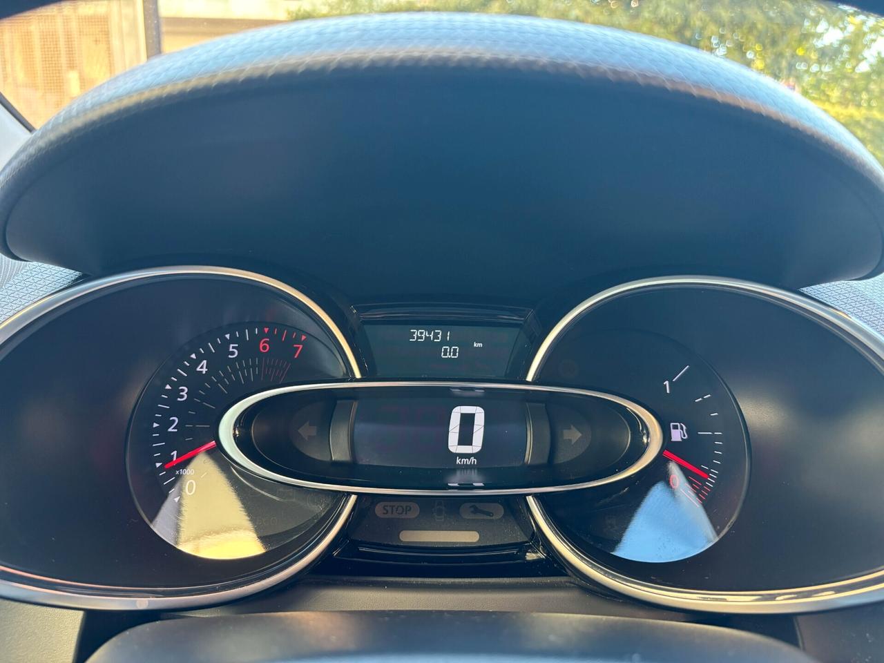 Renault Clio TCe 12V 90 CV 5 porte Moschino Intens PREZZO REALE
