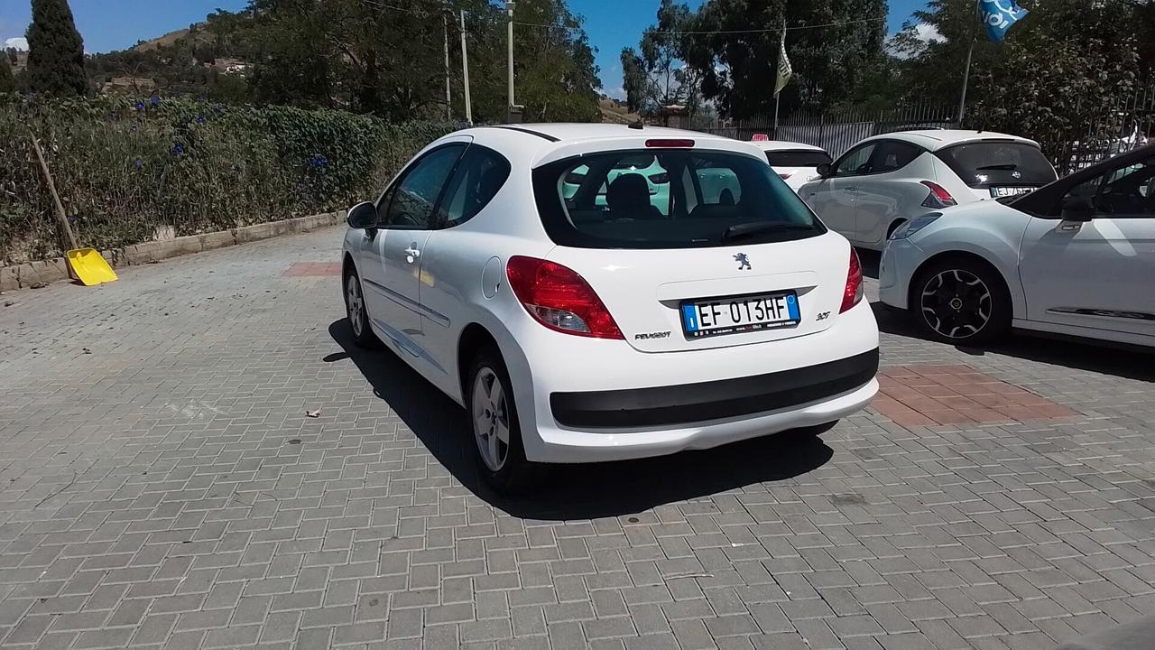 Peugeot 207 1.6 HDi 90CV