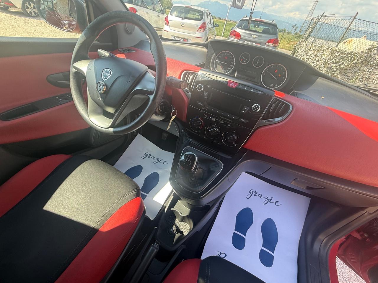 Lancia Ypsilon 0.9 TwinAir 85 CV 5 porte S&S Gold