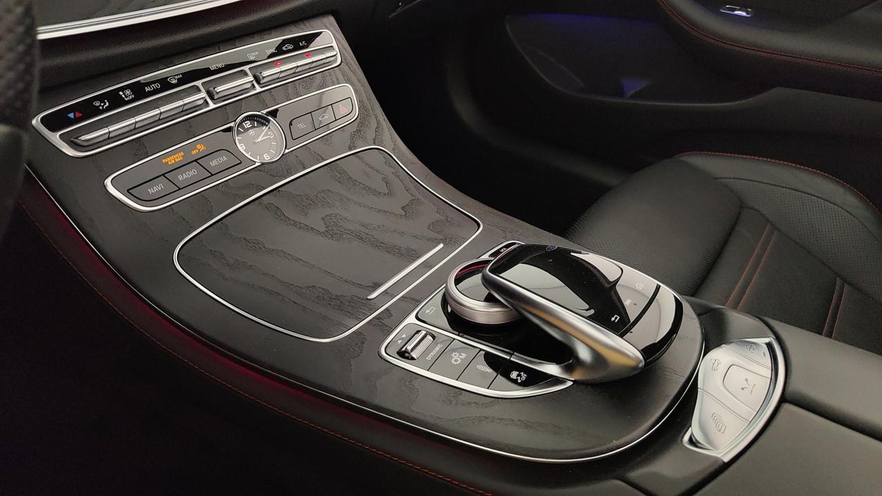 Mercedes-Benz E Cabrio 53 AMG eq-boost 4matic + auto
