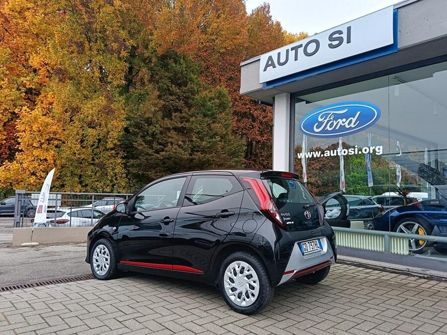 Toyota Aygo Connect 1.0 VVT-i 72 CV 5 porte x-clusiv red style