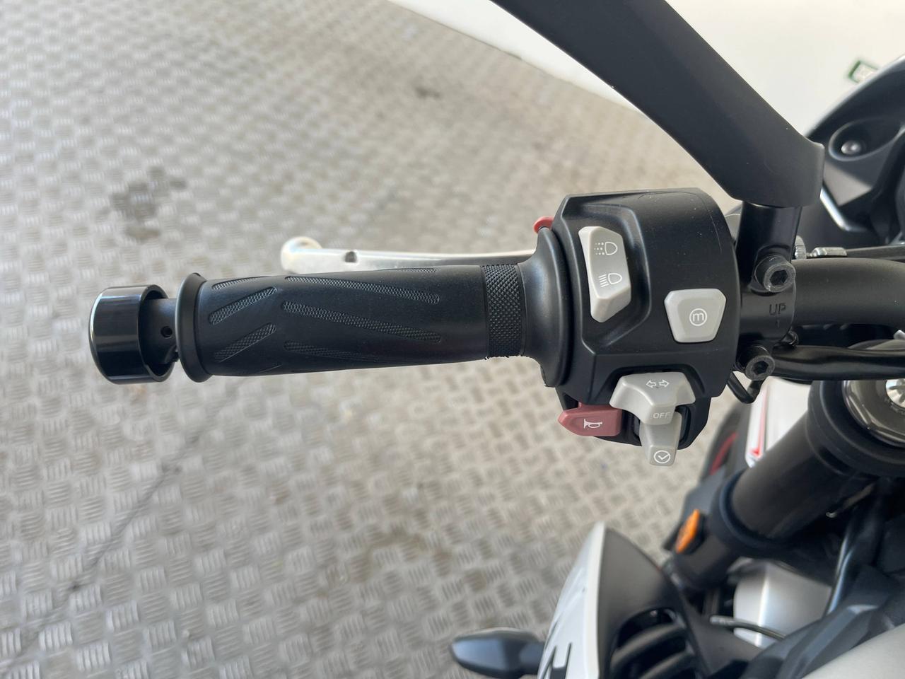 TRIUMPH Street Triple - Street Triple 765 R my17