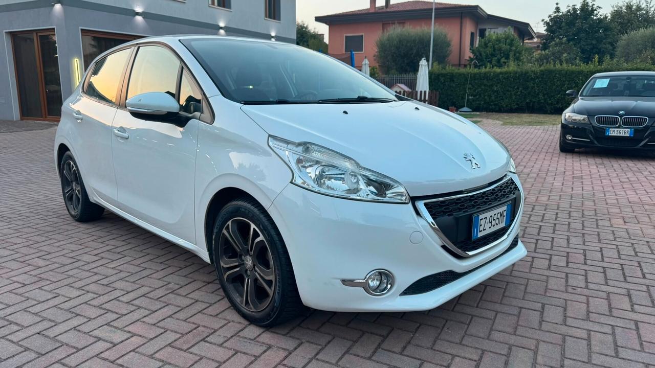 Peugeot 208 1.4 HDi 68 CV 5 porte Allure