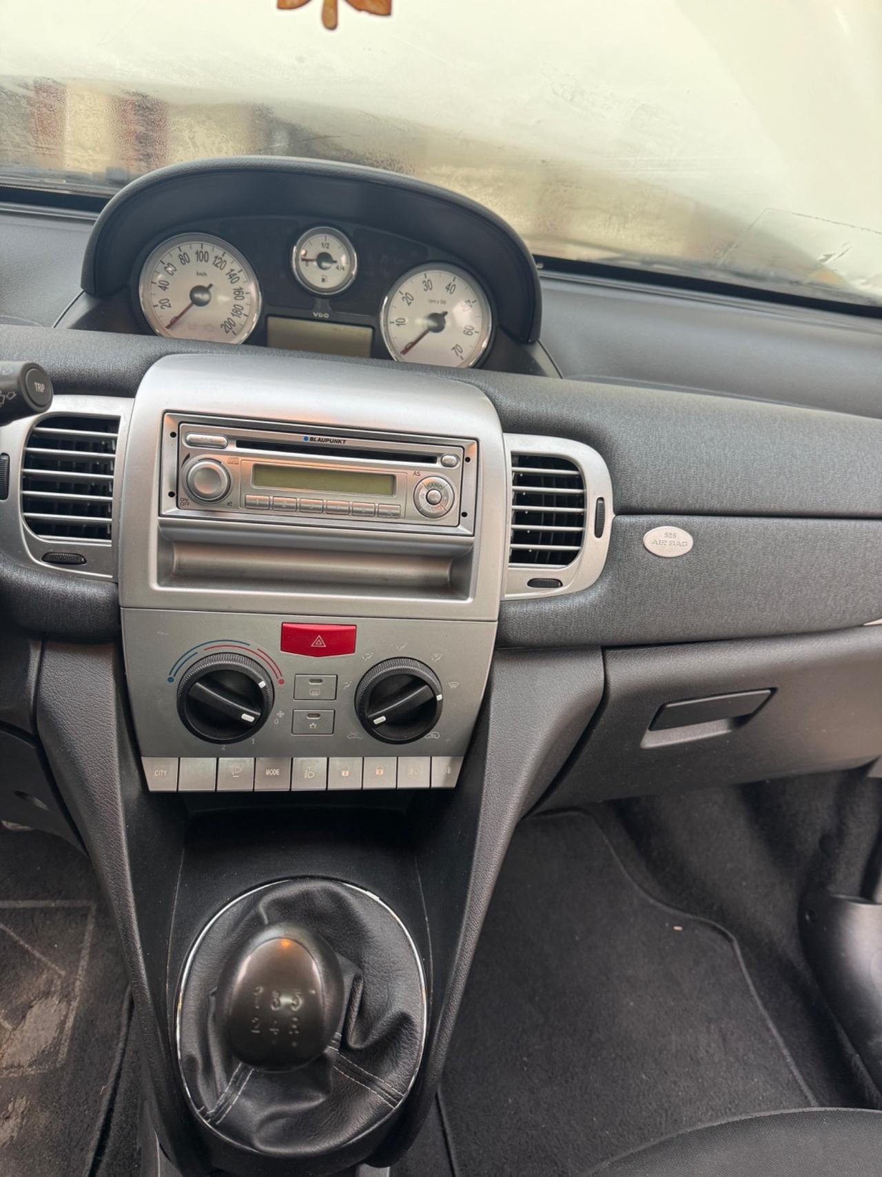 Lancia Ypsilon 1.3 MJT 75 CV Platino