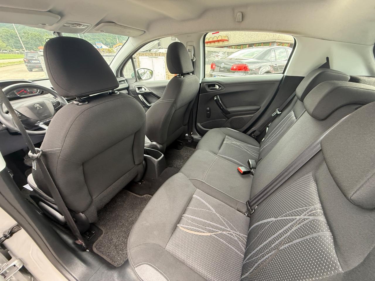 Peugeot 208 1.4 HDi 68 CV 5 porte Allure